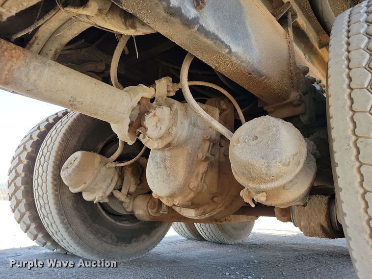 image for item DX7078 2000 Volvo WG Series asphalt slurry truck