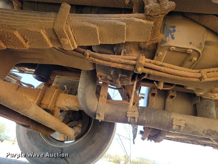 image for item DX7078 2000 Volvo WG Series asphalt slurry truck