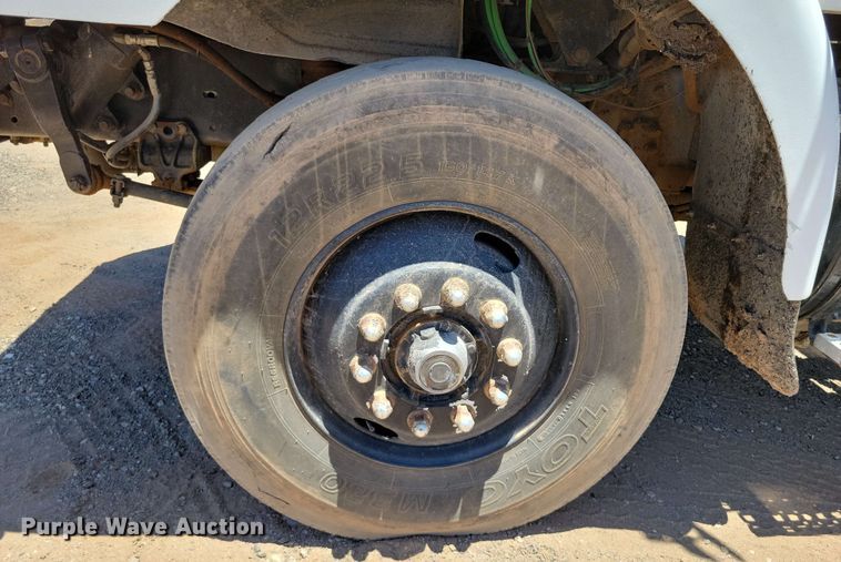 image for item DX7078 2000 Volvo WG Series asphalt slurry truck