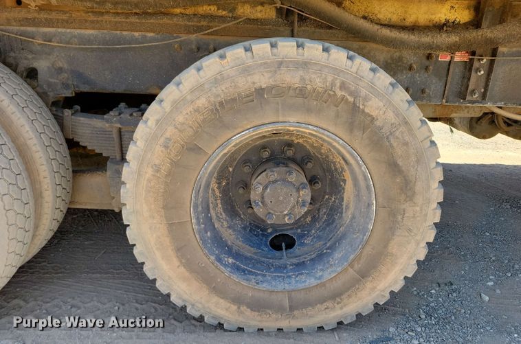 image for item DX7078 2000 Volvo WG Series asphalt slurry truck