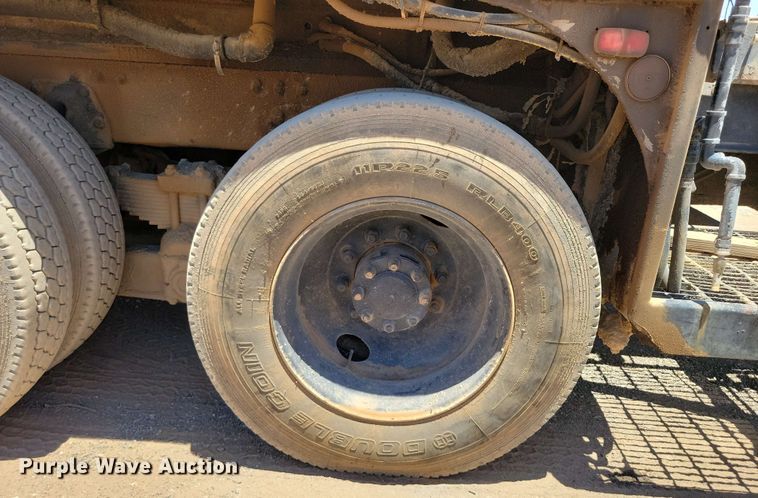 image for item DX7078 2000 Volvo WG Series asphalt slurry truck