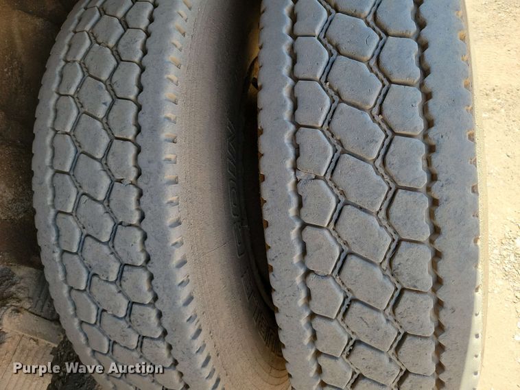 image for item DX7078 2000 Volvo WG Series asphalt slurry truck