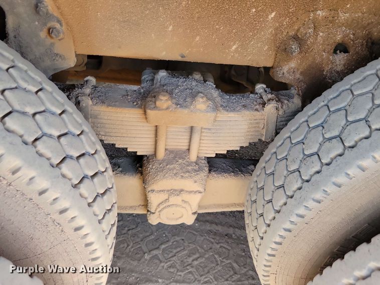 image for item DX7078 2000 Volvo WG Series asphalt slurry truck