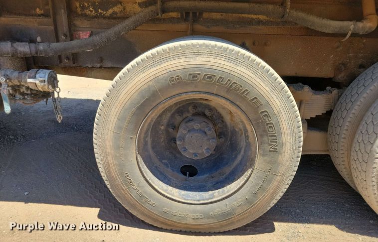 image for item DX7078 2000 Volvo WG Series asphalt slurry truck