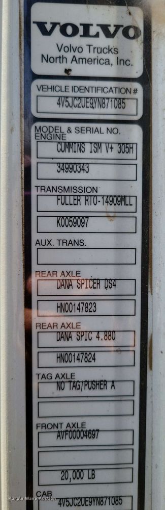 image for item DX7078 2000 Volvo WG Series asphalt slurry truck