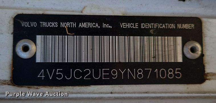 image for item DX7078 2000 Volvo WG Series asphalt slurry truck