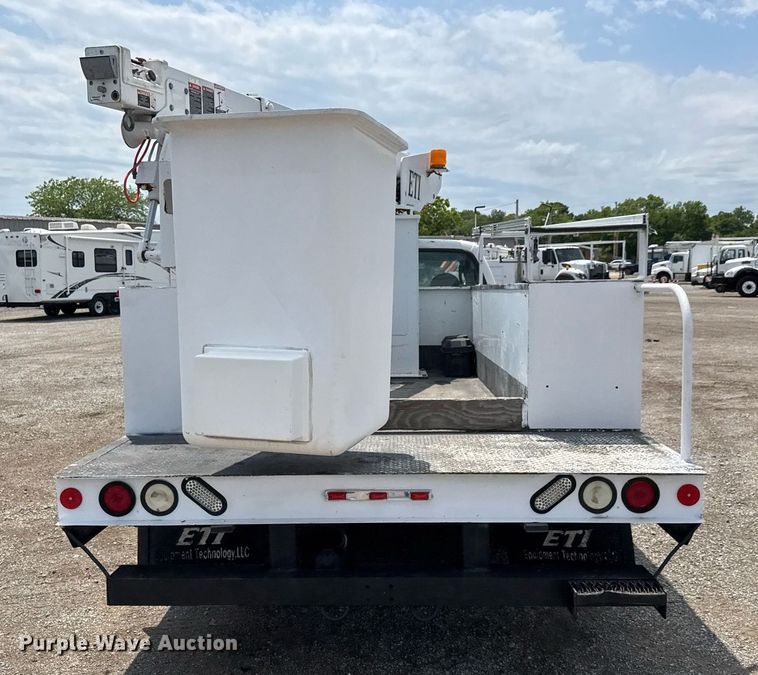 image for item DY0045 2006 Ford F450 Super Duty bucket truck