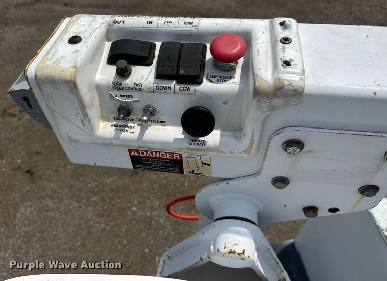 image for item DY0045 2006 Ford F450 Super Duty bucket truck