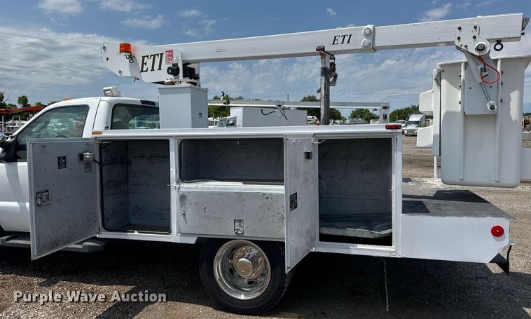 image for item DY0045 2006 Ford F450 Super Duty bucket truck