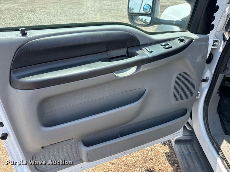 image for item DY0045 2006 Ford F450 Super Duty bucket truck