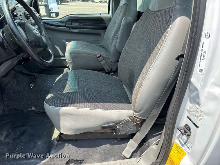 image for item DY0045 2006 Ford F450 Super Duty bucket truck