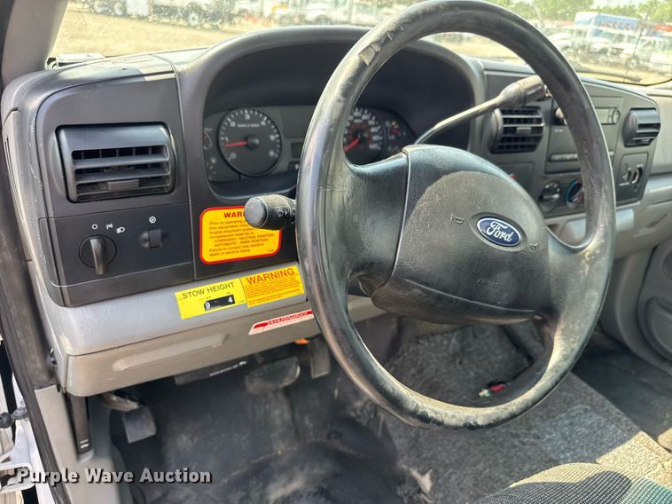 image for item DY0045 2006 Ford F450 Super Duty bucket truck