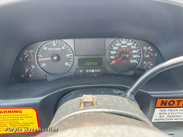 image for item DY0045 2006 Ford F450 Super Duty bucket truck