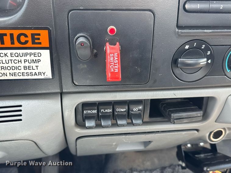 image for item DY0045 2006 Ford F450 Super Duty bucket truck