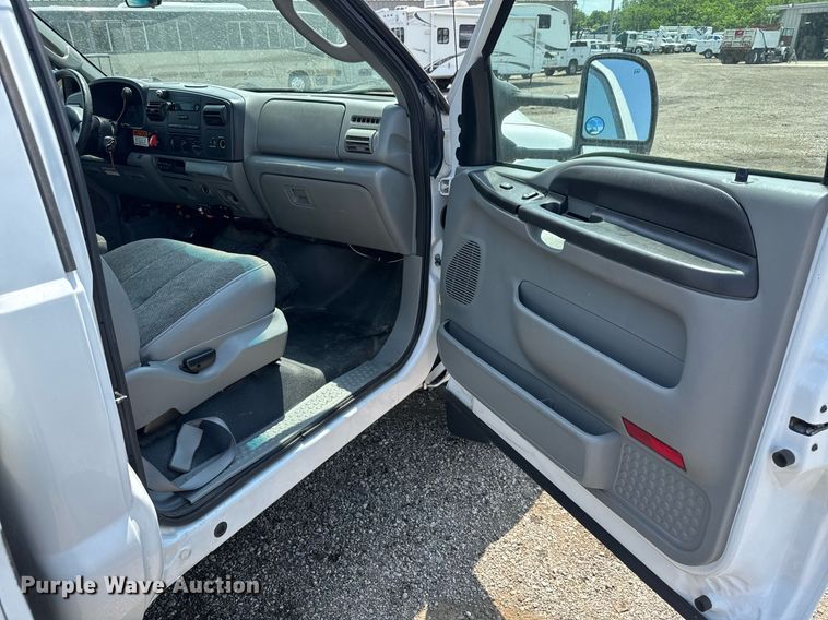 image for item DY0045 2006 Ford F450 Super Duty bucket truck