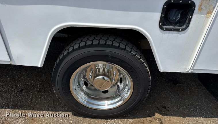 image for item DY0045 2006 Ford F450 Super Duty bucket truck