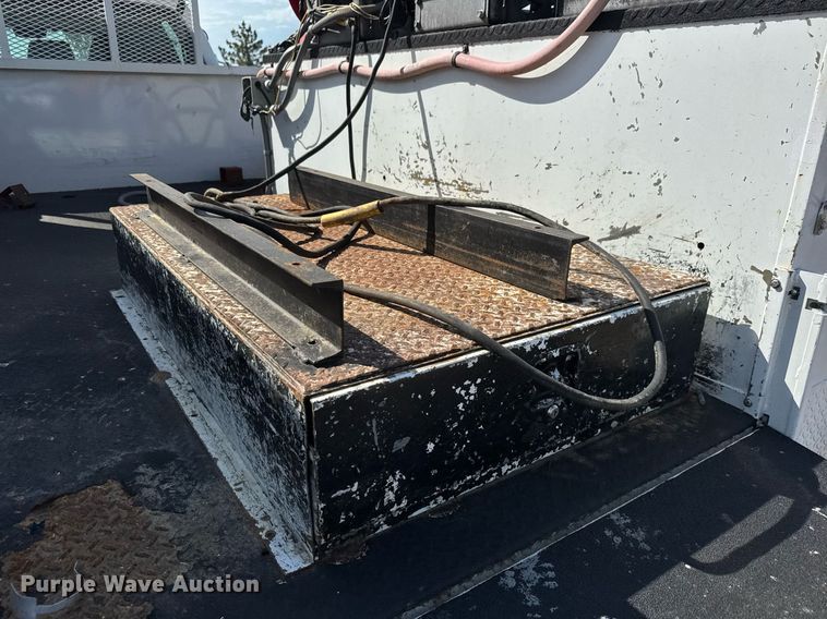 image for item DY0046 2011 Ford F750 Super Duty Crew Cab utility / service truck