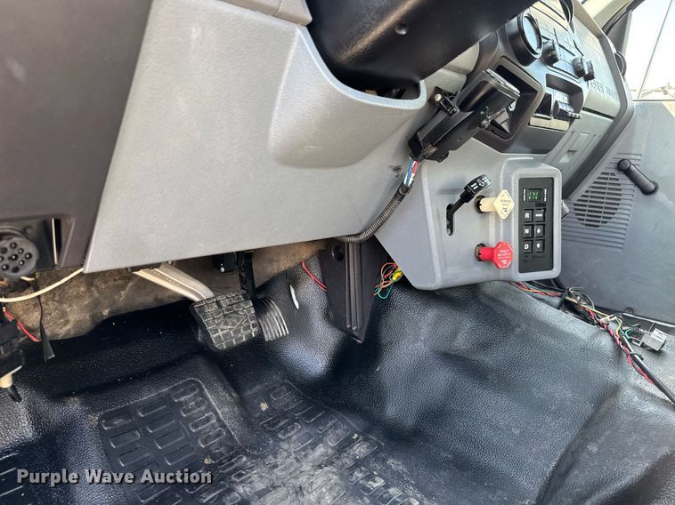 image for item DY0046 2011 Ford F750 Super Duty Crew Cab utility / service truck