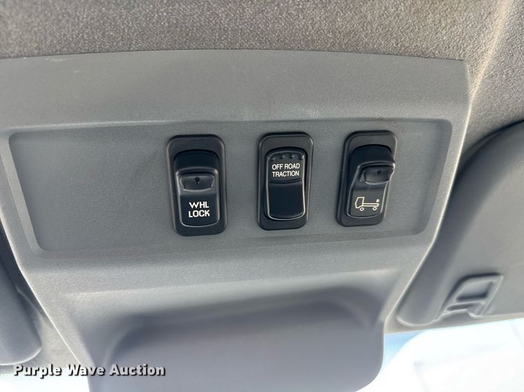 image for item DY0046 2011 Ford F750 Super Duty Crew Cab utility / service truck