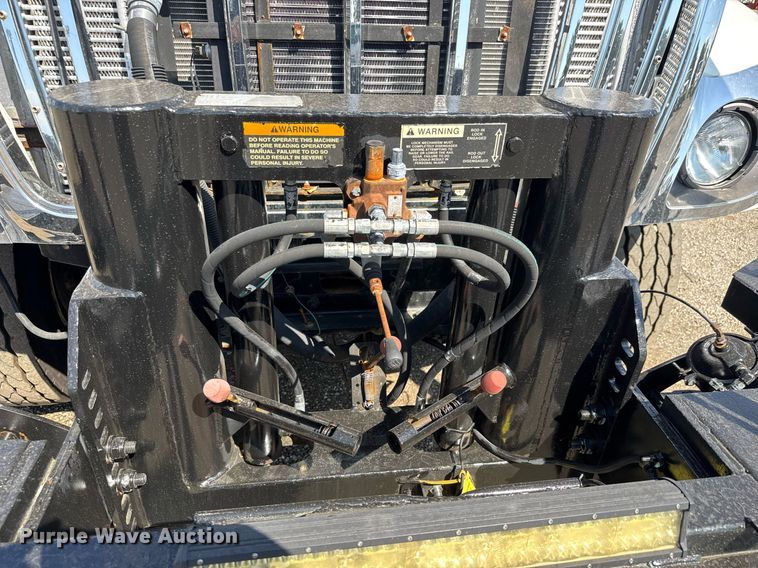 image for item DY0047 2009 International 7500 Crew Cab crane truck