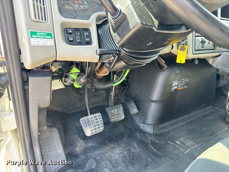 image for item DY0047 2009 International 7500 Crew Cab crane truck