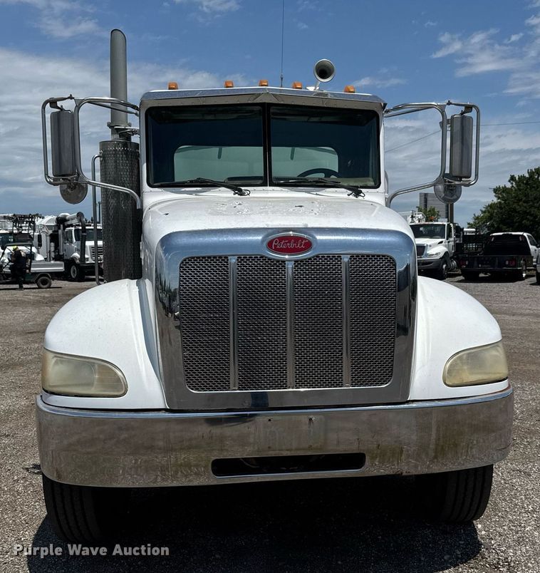 image for item DY0052 2006 Peterbilt 335 fuel / lube truck