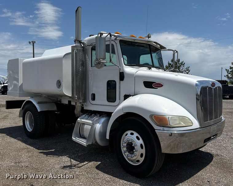 image for item DY0052 2006 Peterbilt 335 fuel / lube truck