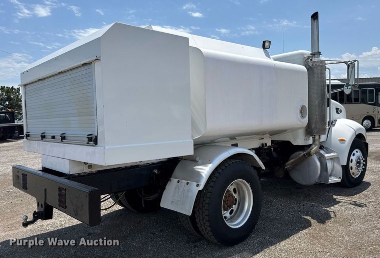 image for item DY0052 2006 Peterbilt 335 fuel / lube truck