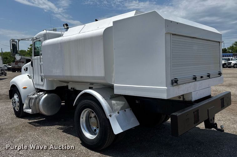 image for item DY0052 2006 Peterbilt 335 fuel / lube truck