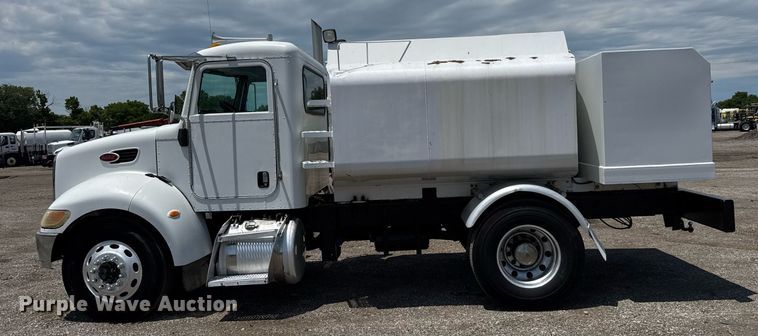 image for item DY0052 2006 Peterbilt 335 fuel / lube truck