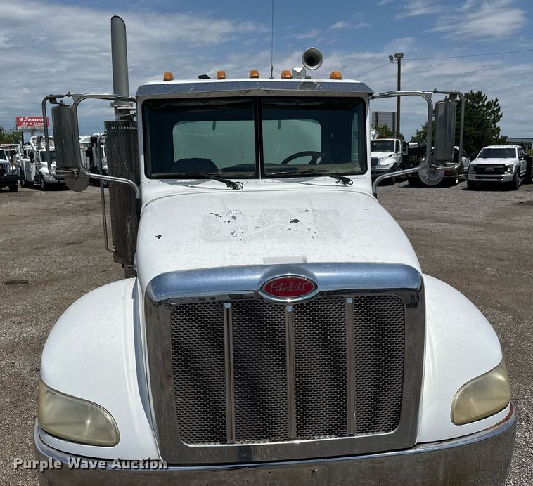 image for item DY0052 2006 Peterbilt 335 fuel / lube truck