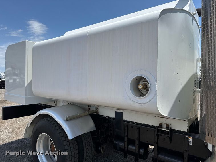 image for item DY0052 2006 Peterbilt 335 fuel / lube truck