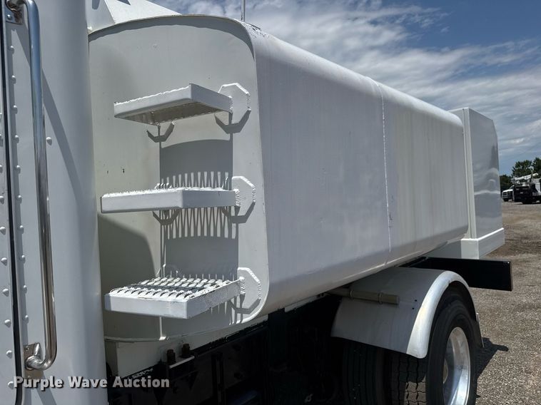 image for item DY0052 2006 Peterbilt 335 fuel / lube truck