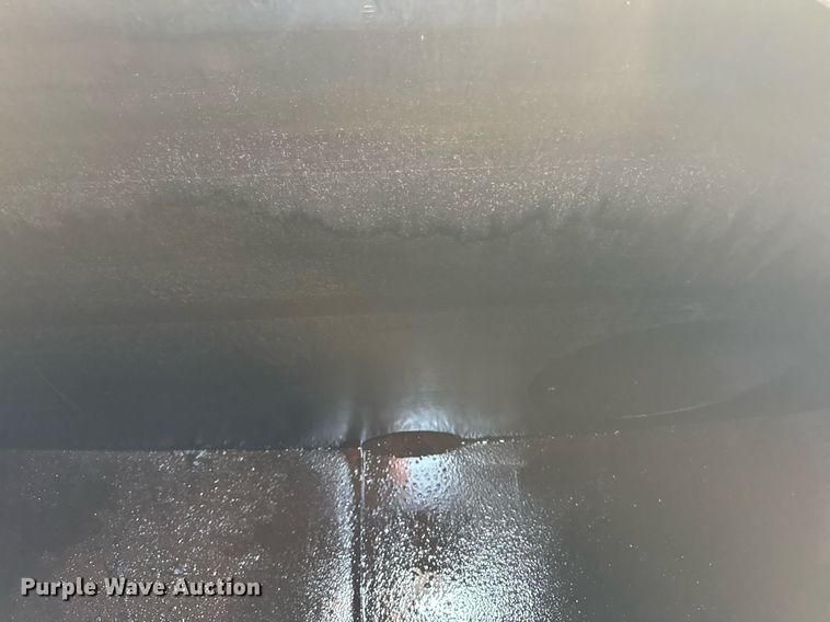 image for item DY0052 2006 Peterbilt 335 fuel / lube truck