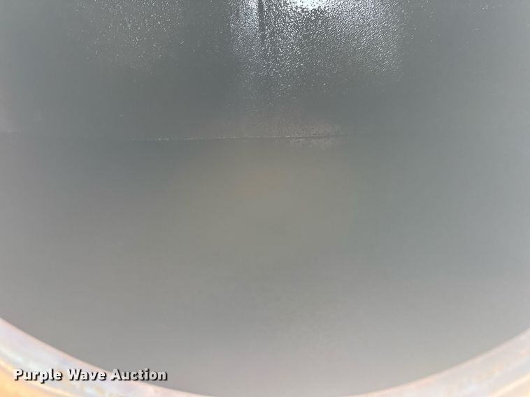 image for item DY0052 2006 Peterbilt 335 fuel / lube truck