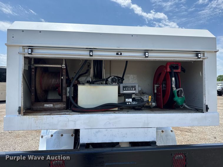 image for item DY0052 2006 Peterbilt 335 fuel / lube truck