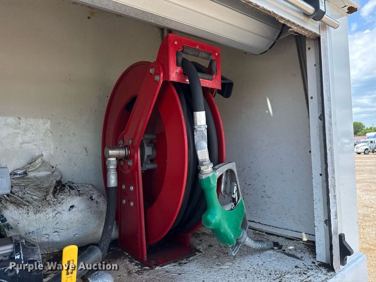 image for item DY0052 2006 Peterbilt 335 fuel / lube truck