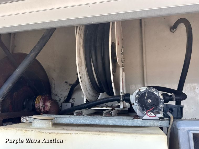 image for item DY0052 2006 Peterbilt 335 fuel / lube truck