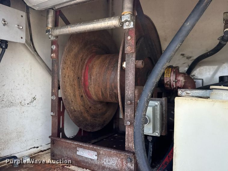 image for item DY0052 2006 Peterbilt 335 fuel / lube truck