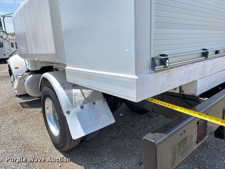 image for item DY0052 2006 Peterbilt 335 fuel / lube truck