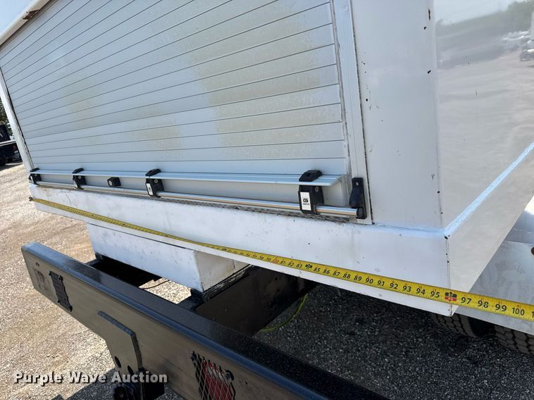 image for item DY0052 2006 Peterbilt 335 fuel / lube truck