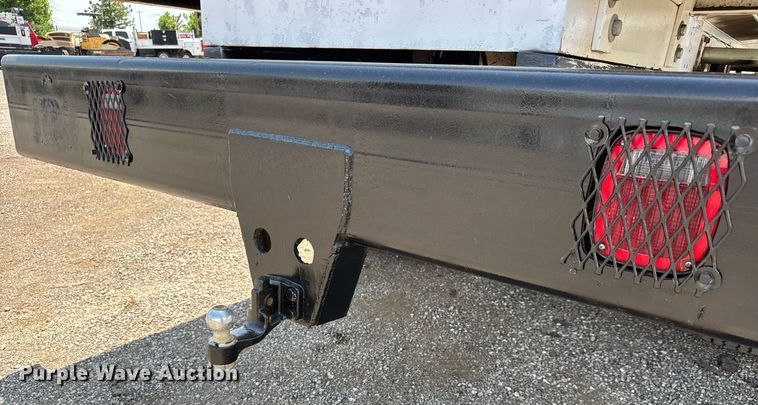 image for item DY0052 2006 Peterbilt 335 fuel / lube truck