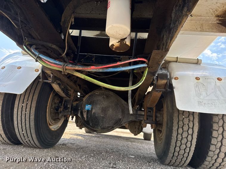 image for item DY0052 2006 Peterbilt 335 fuel / lube truck