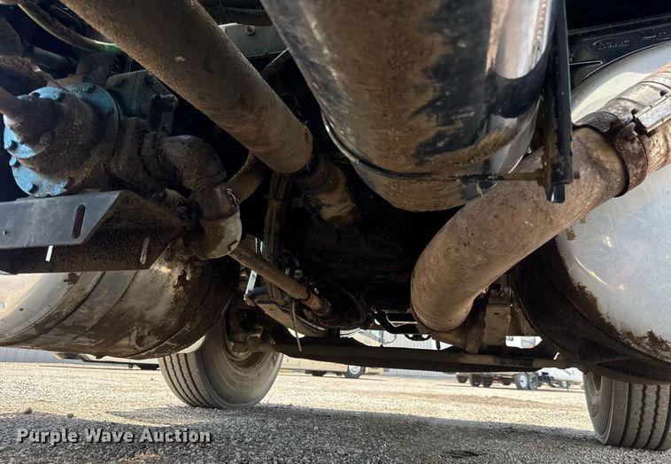 image for item DY0052 2006 Peterbilt 335 fuel / lube truck