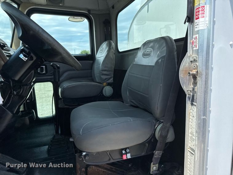 image for item DY0052 2006 Peterbilt 335 fuel / lube truck