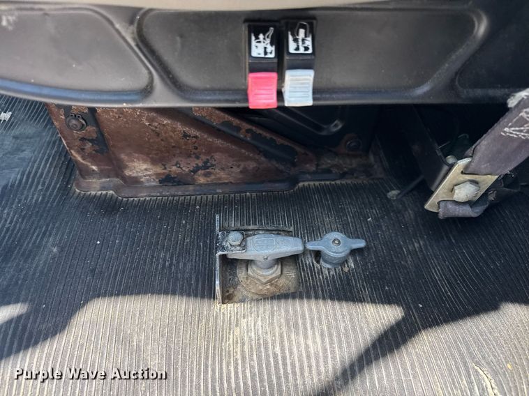 image for item DY0052 2006 Peterbilt 335 fuel / lube truck