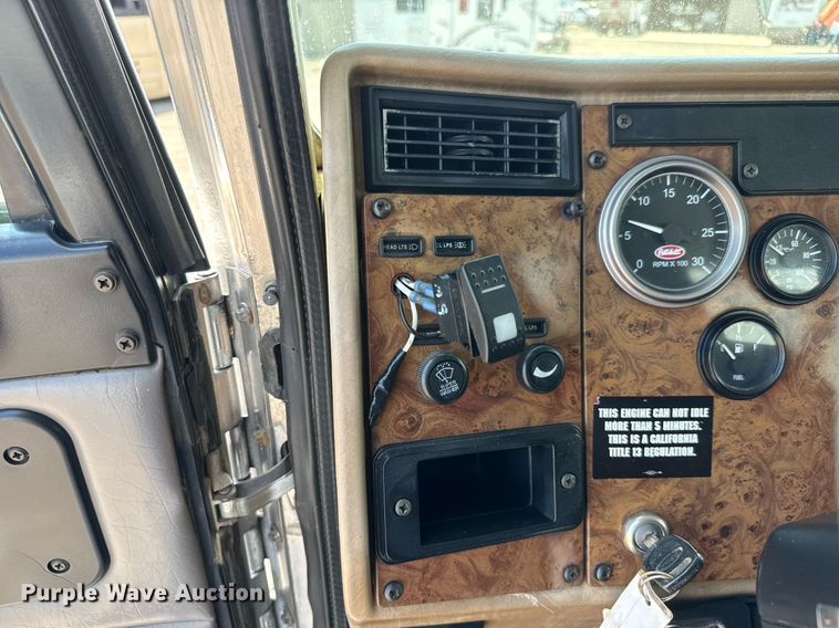 image for item DY0052 2006 Peterbilt 335 fuel / lube truck