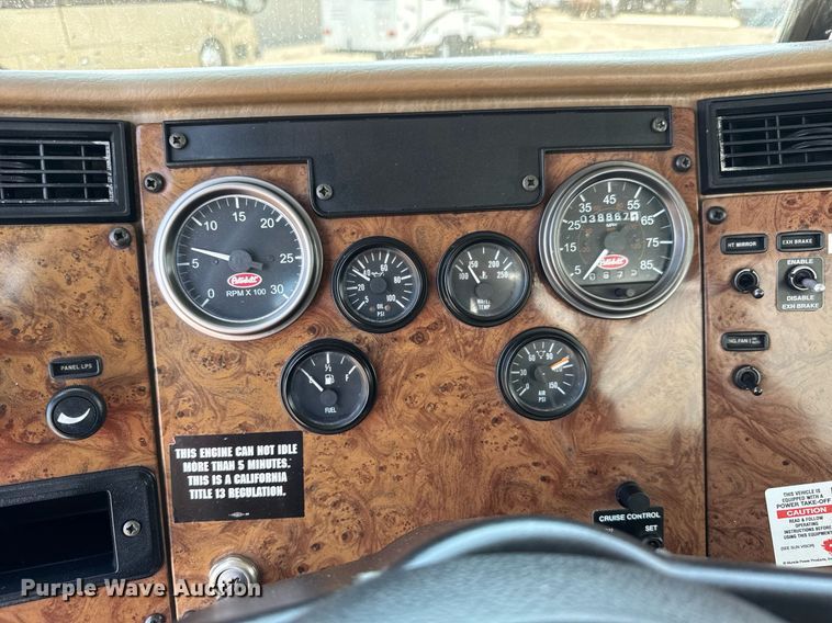 image for item DY0052 2006 Peterbilt 335 fuel / lube truck