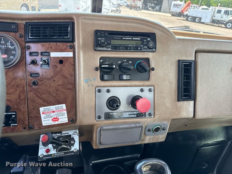 image for item DY0052 2006 Peterbilt 335 fuel / lube truck