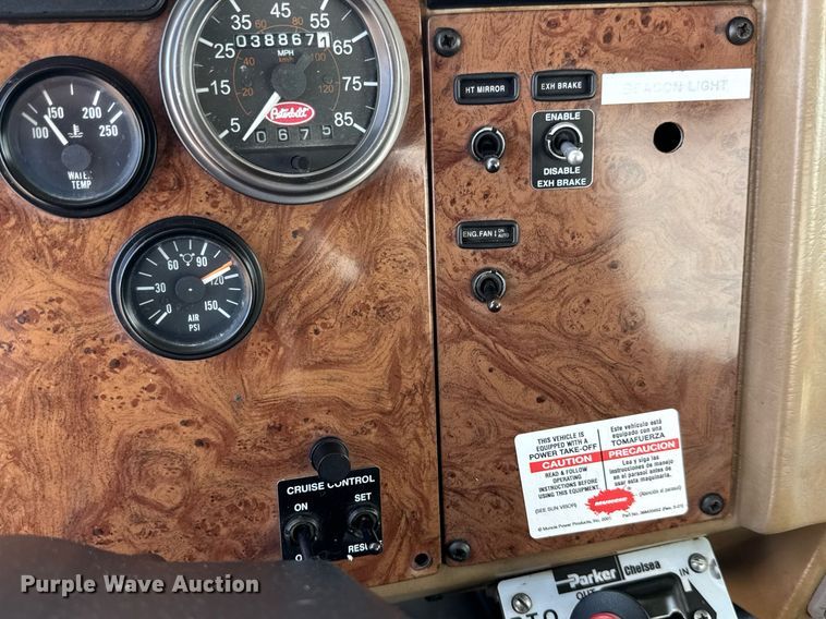 image for item DY0052 2006 Peterbilt 335 fuel / lube truck